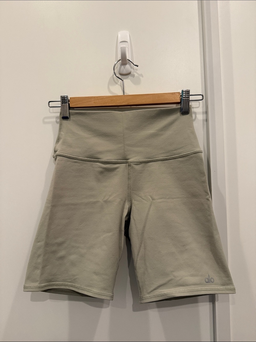 Alo Yoga Cream Bike Shorts